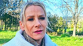 Victoria, 47, executive assistant in Paris!