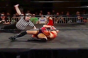 WWE 's Asuka vs Kimber Lee (2013)