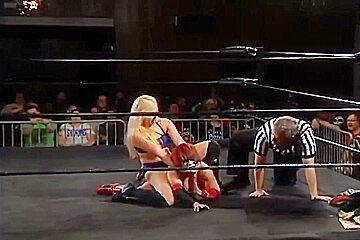 WWE 's Asuka vs Kimber Lee (2013)