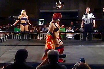 WWE 's Asuka vs Kimber Lee (2013)