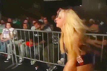 WWE 's Asuka vs Kimber Lee (2013)