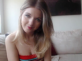 Watch this milf toying her pussy hard