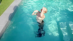 Wetlook pool strip in satin