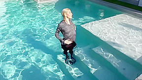 Wetlook pool strip in satin