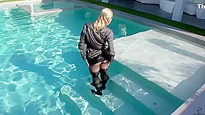 Wetlook pool strip in satin