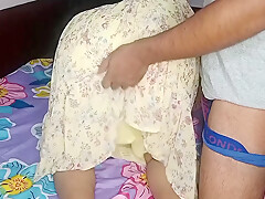 Wife Ne Room Service Boy Se Ghodi Bankar Chudwaya