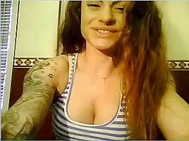 Wild Angel kisses her muscles