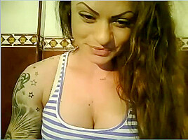 Wild Angel kisses her muscles