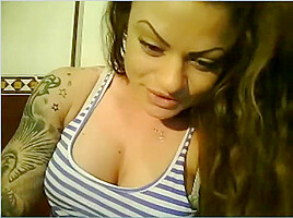 Wild Angel kisses her muscles