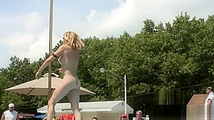 Wild amateur taking her sexy outfit off outdoors