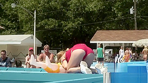Wild amateur taking her sexy outfit off outdoors