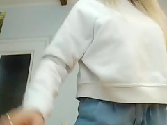 18 Year Old American Girl Got Bored And Streamed Herself Online
