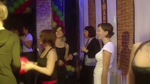 Young amateur girls getting seduced in a bar
