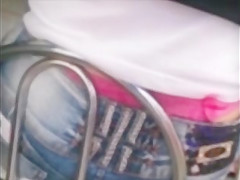 calcinha rosa a mostra