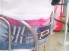 calcinha rosa a mostra