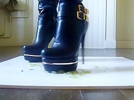 crush high heel boot,grape raisin!