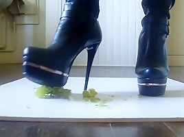 crush high heel boot,grape raisin!