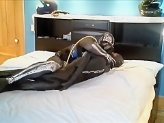 dawn of the dead scuba guy overpowers and gasses frogman