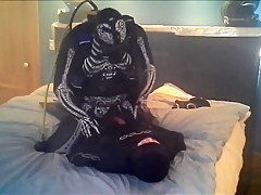 dawn of the dead scuba guy overpowers and gasses frogman