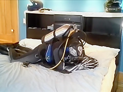 dawn of the dead scuba guy overpowers and gasses frogman
