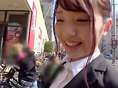 スーツがとても似合うモデル並みの美脚の絶対的美女