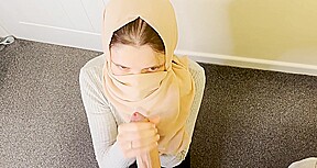 il appelle sa beurette voilée pour se faire sucer