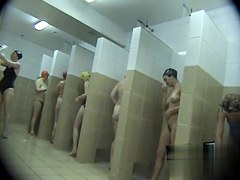 in public pool showers 711