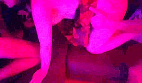 louise se fait défoncer dans un gros gang bang