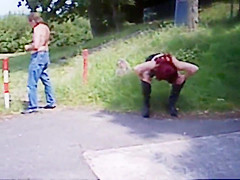 mitten aufen parkplatz