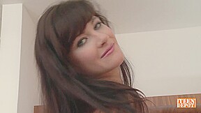 solo girl slapping her twat about