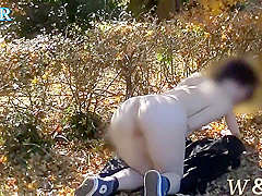 【個人撮影】可愛い彼女が紅葉の下でオtニー＆海沿い遊歩道でサーファーに見えてるのに全裸オtニーしちゃってるnaked Masturbation Outdoors