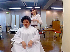 221017美容室で誘惑してくるロリ美少女b