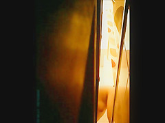une collegue prend sa douche chez moi